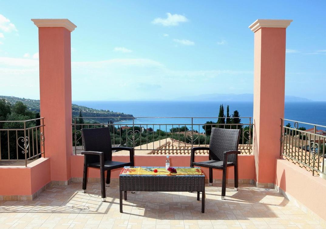 Provenzo And Meliti Villas Лурдата Екстер'єр фото
